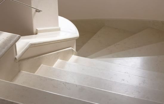 Scale lavorate in marmo